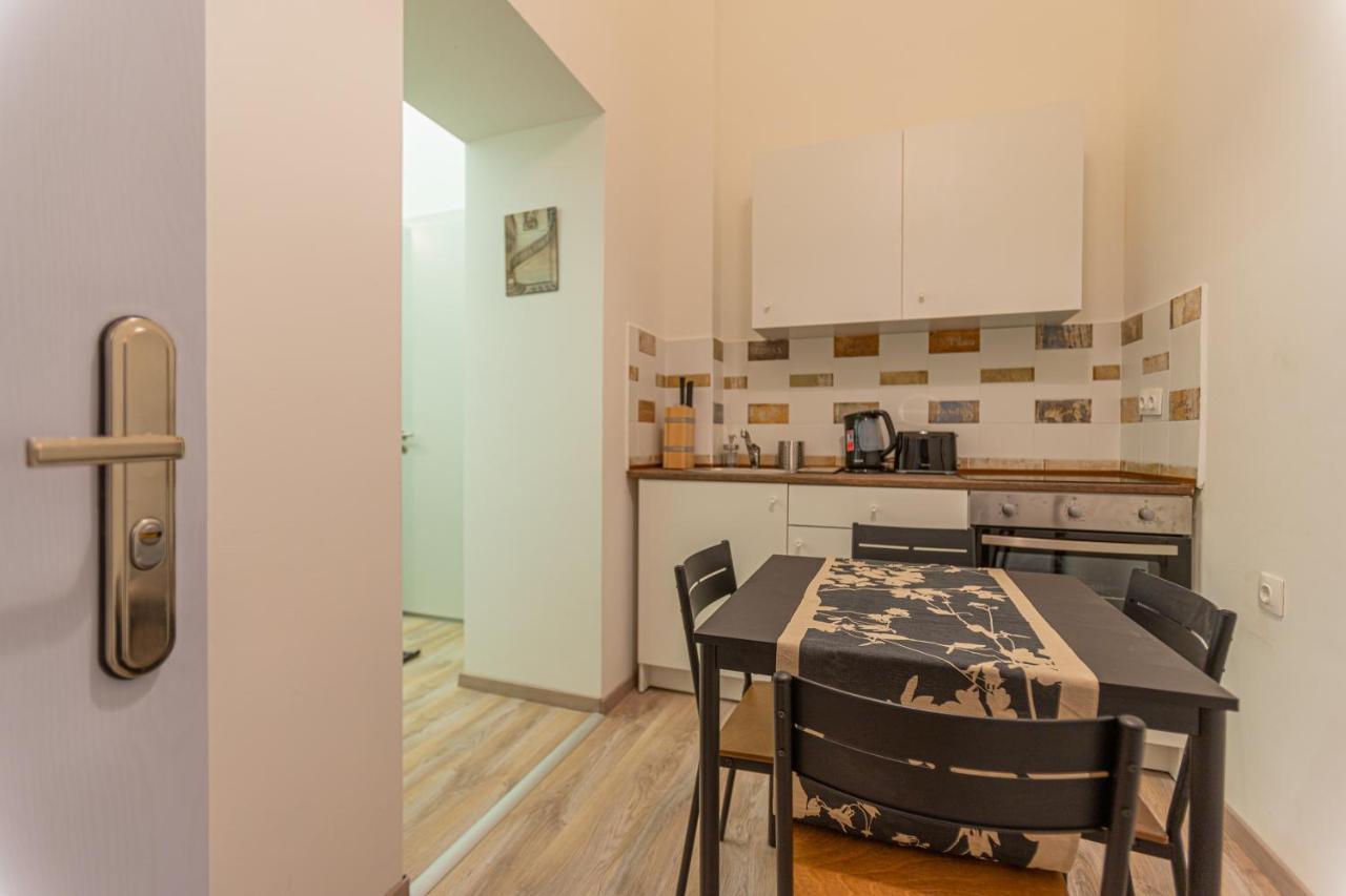 Downtown Studio Flat In Budapest, Mona Buitenkant foto