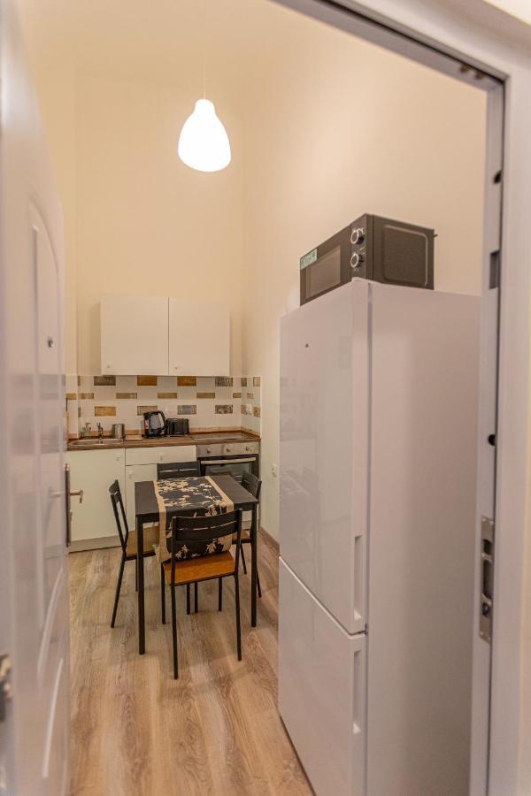Downtown Studio Flat In Budapest, Mona Buitenkant foto